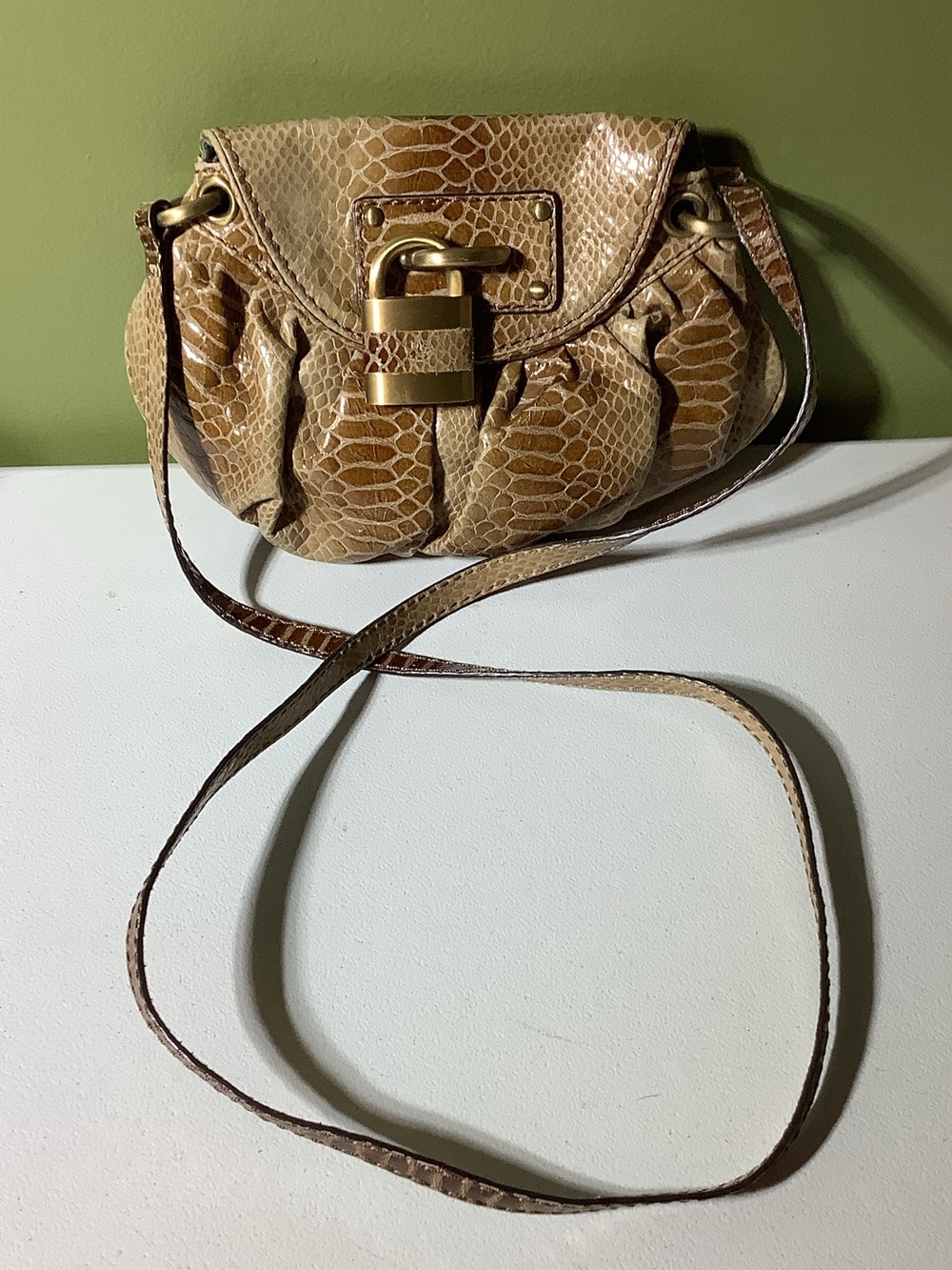 Gianni Bini tan snakeskin crossbody/shoulder bag